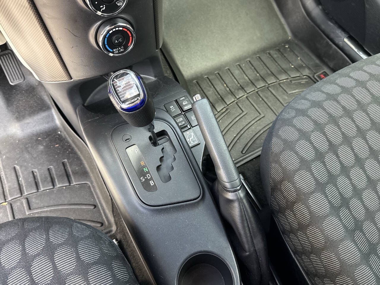 Used 2014 Scion iQ 10 Series FWD image 24