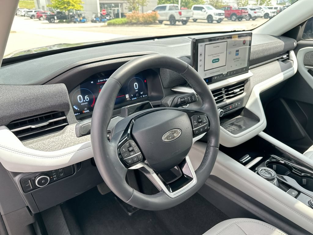 Used 2025 Ford Explorer Platinum w/ Ultimate Package AWD/4WD image 10