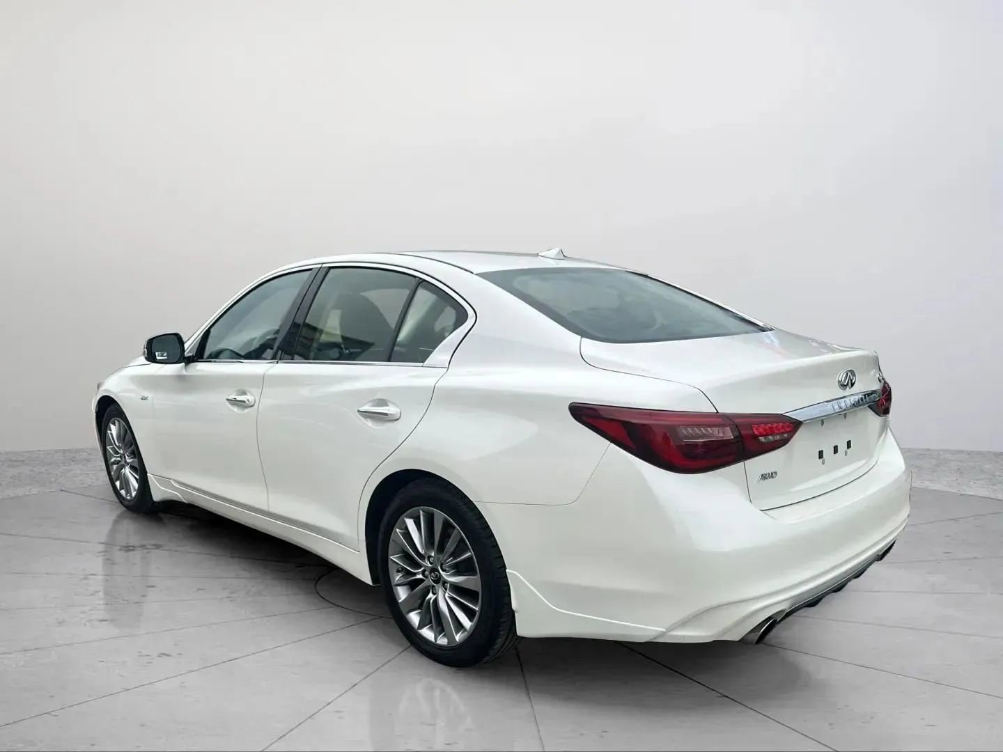 Used 2019 INFINITI Q50 Luxe w/ Essential Package (3.0T Luxe) AWD/4WD image 15