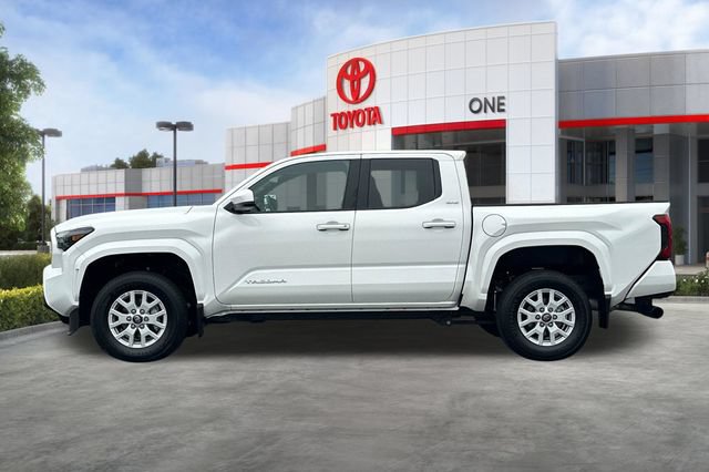 Used 2025 Toyota Tacoma SR5 AWD/4WD image 8