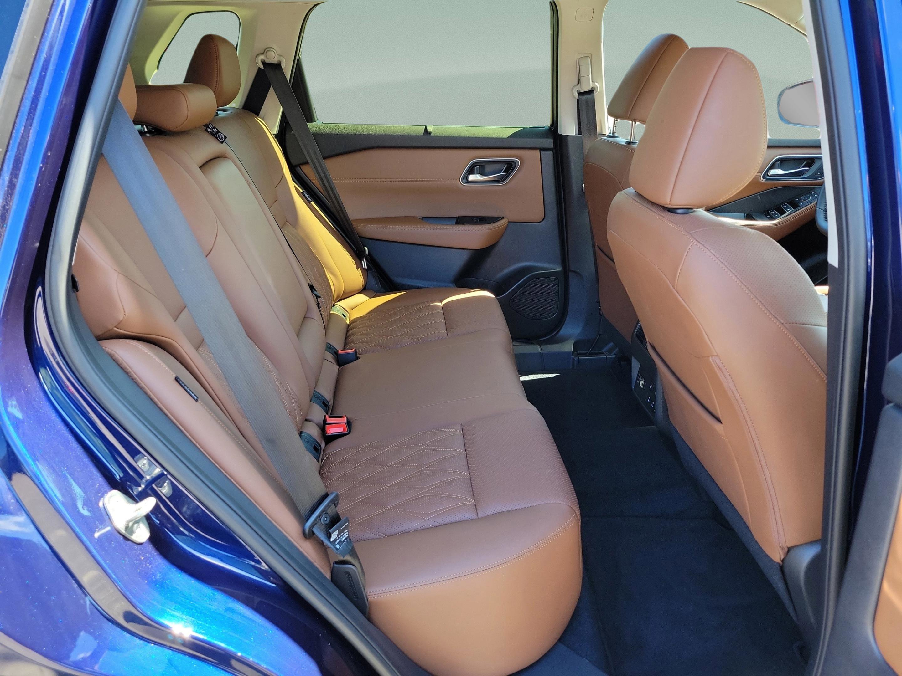 Used 2024 Nissan Rogue Platinum w/ Platinum Premium Package image 10