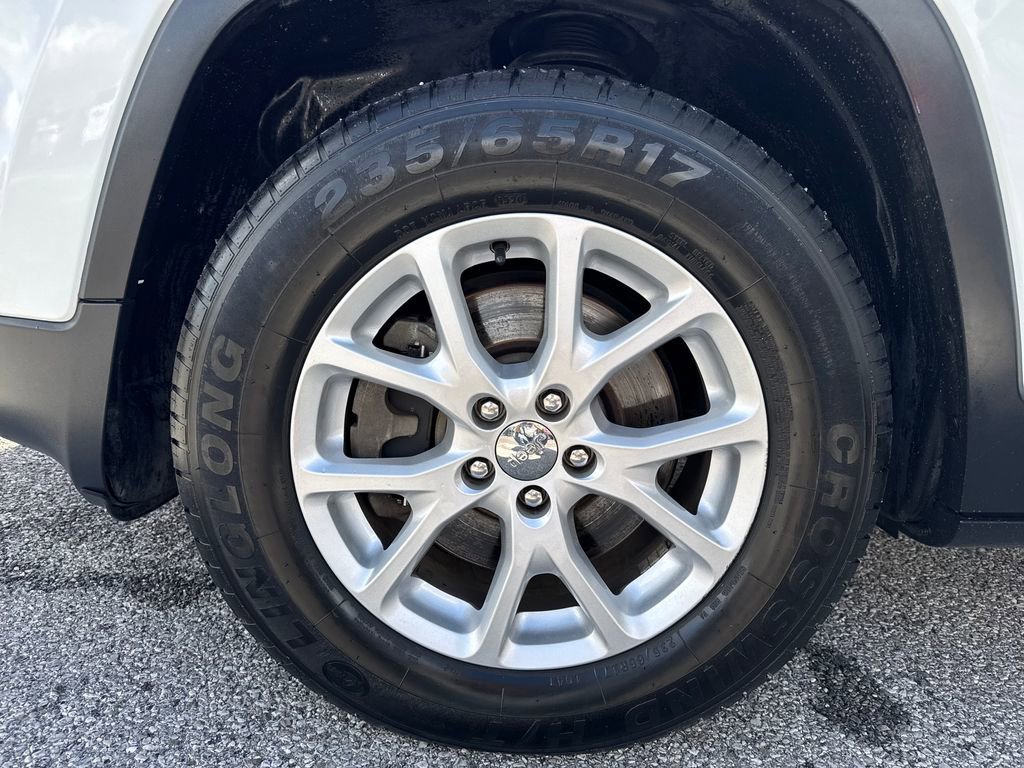 Used 2015 Jeep Cherokee Latitude AWD/4WD image 27