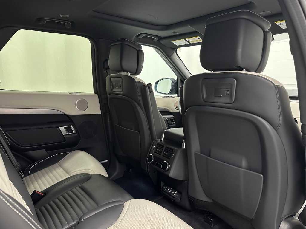Used 2024 Land Rover Discovery Dynamic SE AWD/4WD image 20