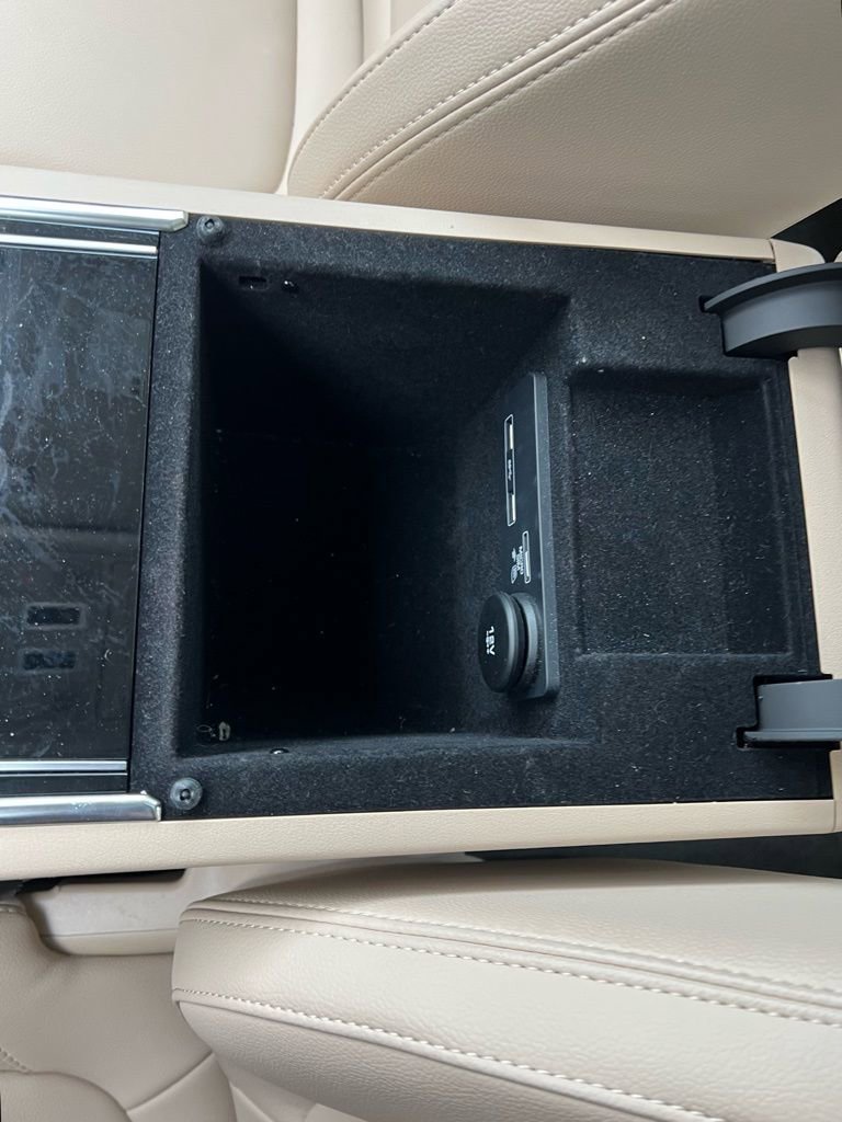 Used 2019 Jaguar XF Premium image 18