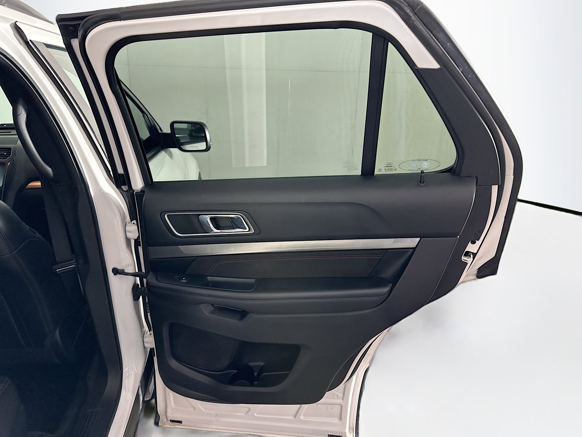 Used 2018 Ford Explorer XLT w/ Equipment Group 202A image 29