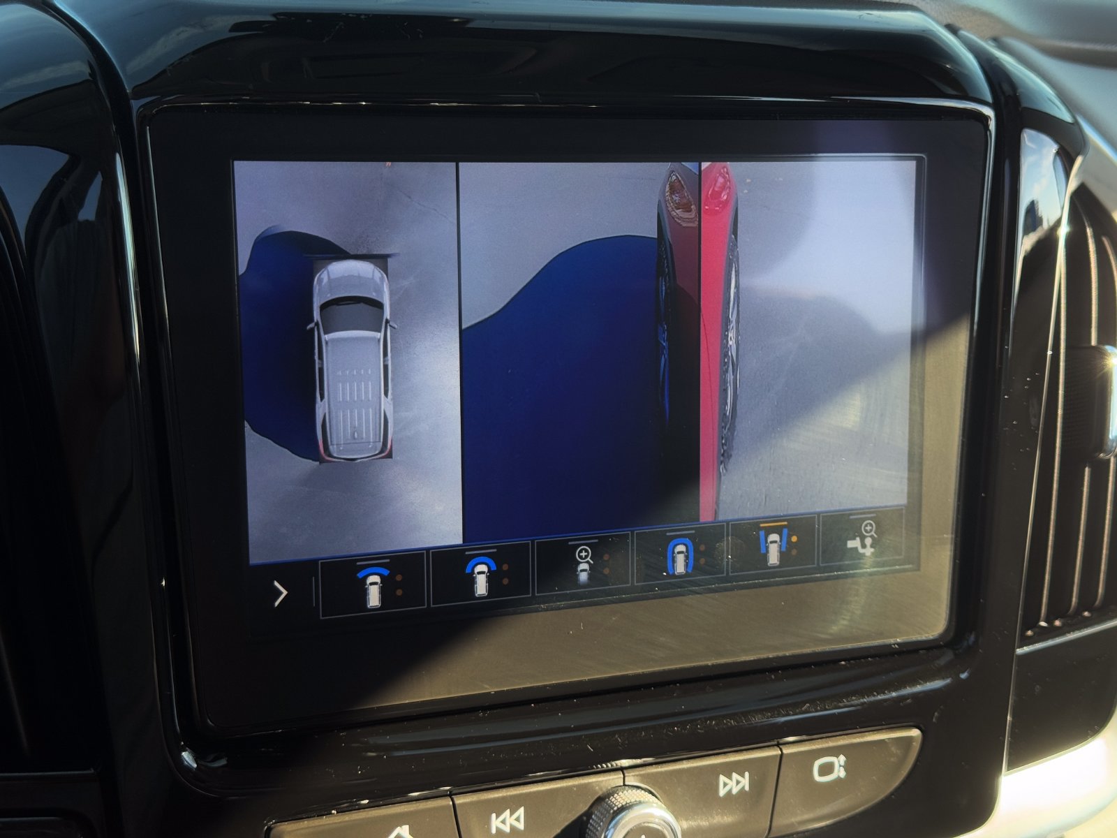 Used 2020 Chevrolet Traverse LT w/ LT Premium Package AWD/4WD image 19