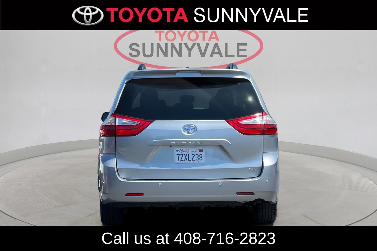 Used 2017 Toyota Sienna XLE w/ XLE Navigation Package FWD image 9