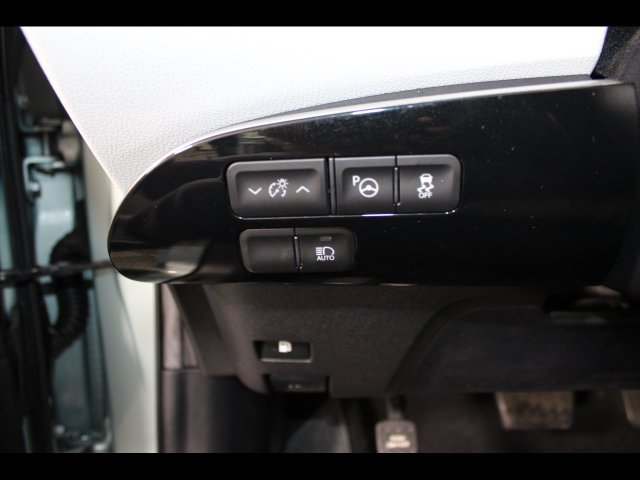 Used 2016 Toyota Prius Four Touring w/ Premium Convenience Package FWD image 20