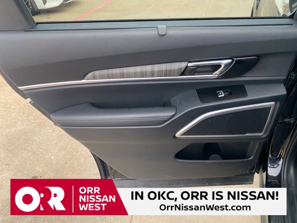 Used 2024 Kia Telluride EX w/ EX Captain's Chair Package image 14