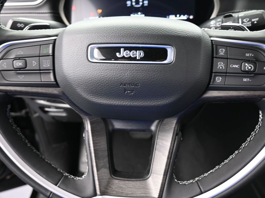 Used 2025 Jeep Grand Cherokee L Limited image 24
