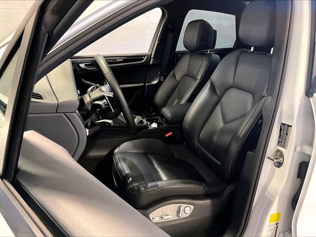 Used 2025 Porsche Macan AWD/4WD image 5