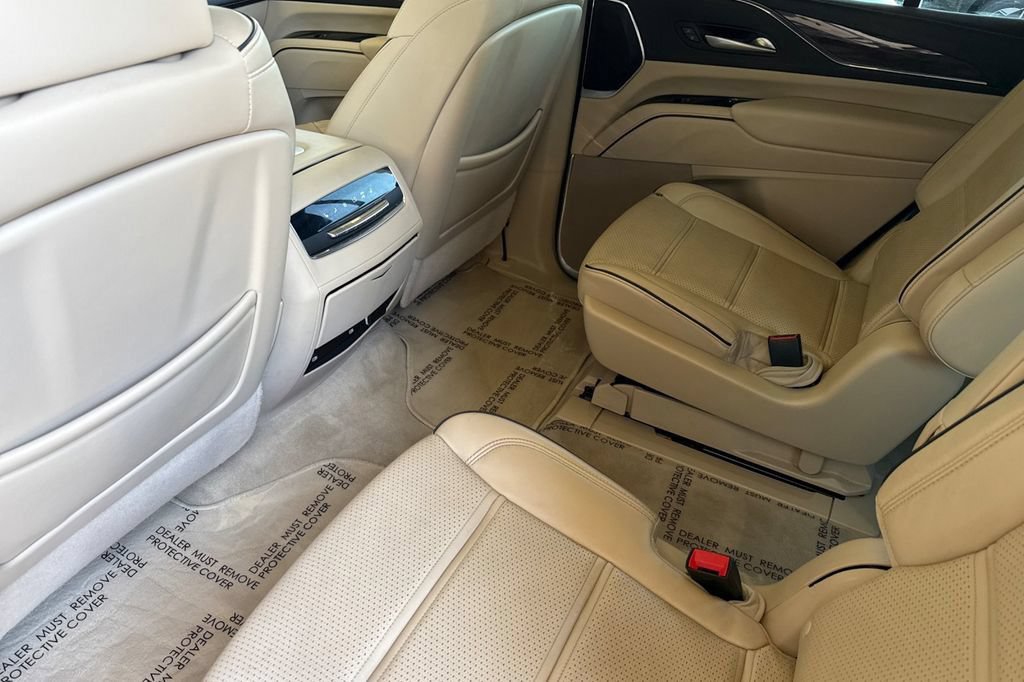 Used 2023 Cadillac Escalade Premium Luxury w/ Performance Package AWD/4WD image 13