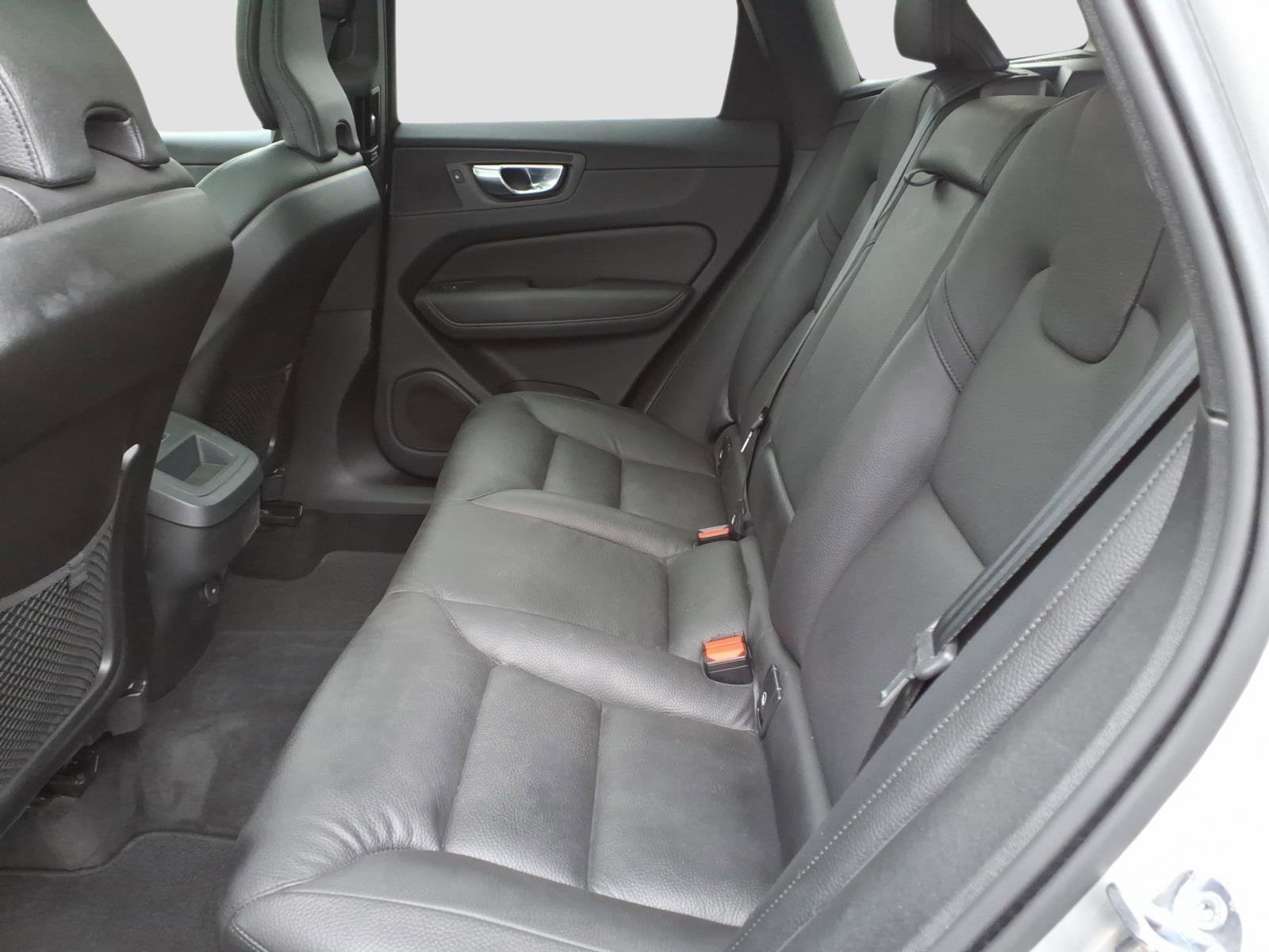 Used 2022 Volvo XC60 B5 Momentum w/ Advanced Package image 11