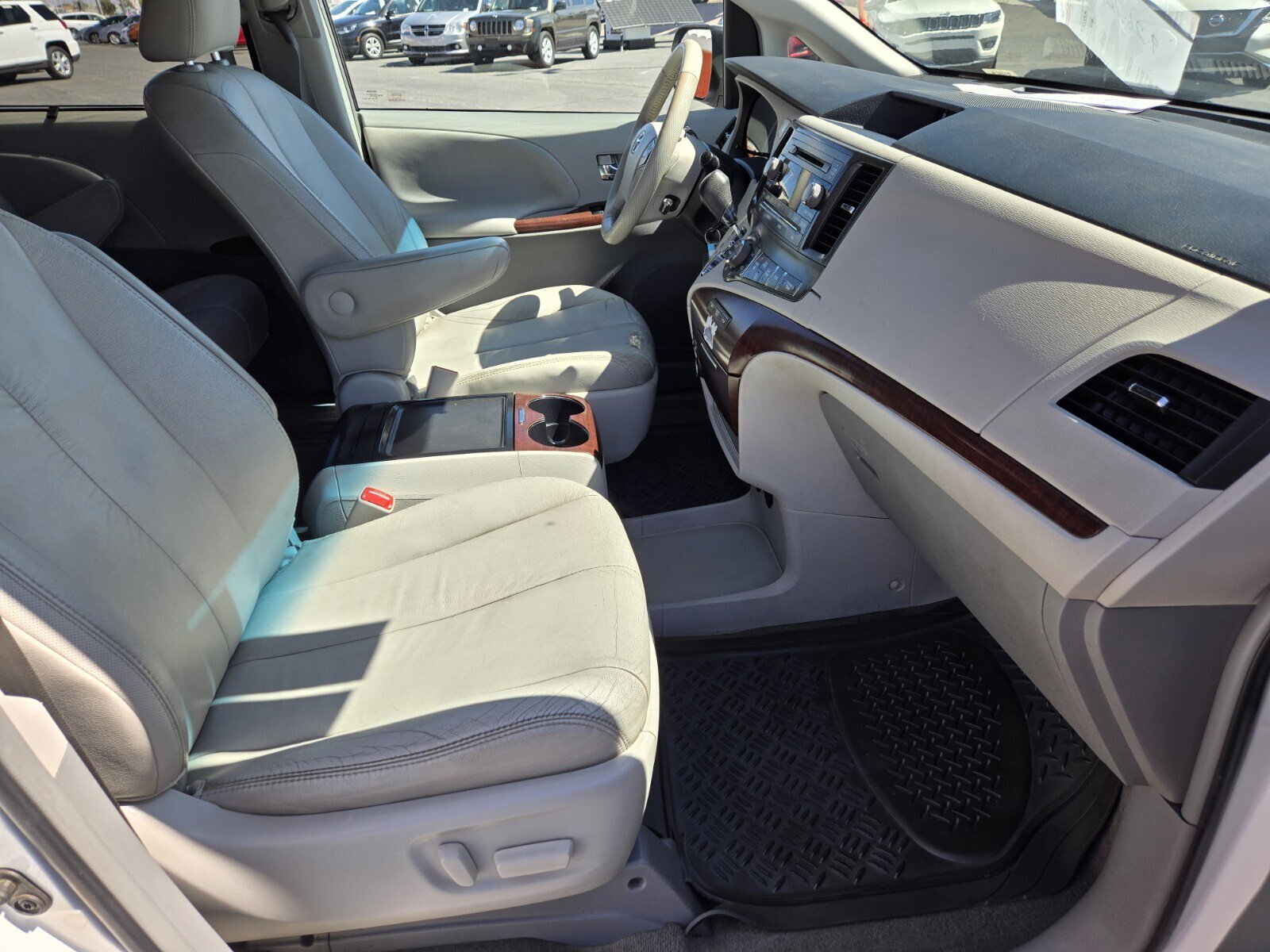 Used 2012 Toyota Sienna XLE FWD image 14