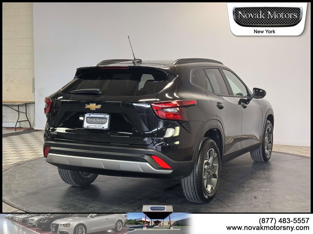 Used 2025 Chevrolet Trax LT w/ Driver Confidence Package image 10