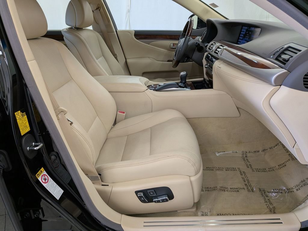 Used 2014 Lexus LS 460 AWD w/ Comfort Package image 33