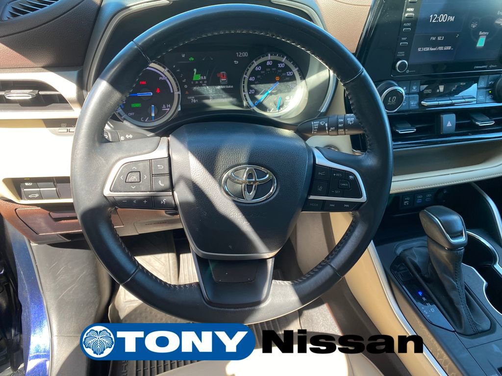 Used 2022 Toyota Highlander XLE image 32