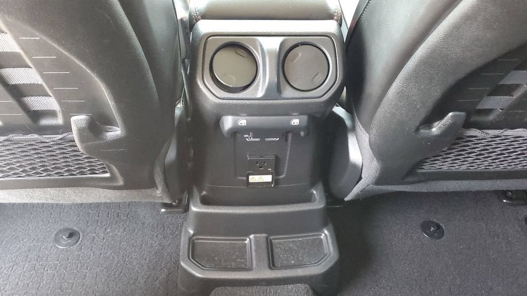 Used 2023 Jeep Wrangler Unlimited Rubicon w/ LED Lighting Group AWD/4WD image 13
