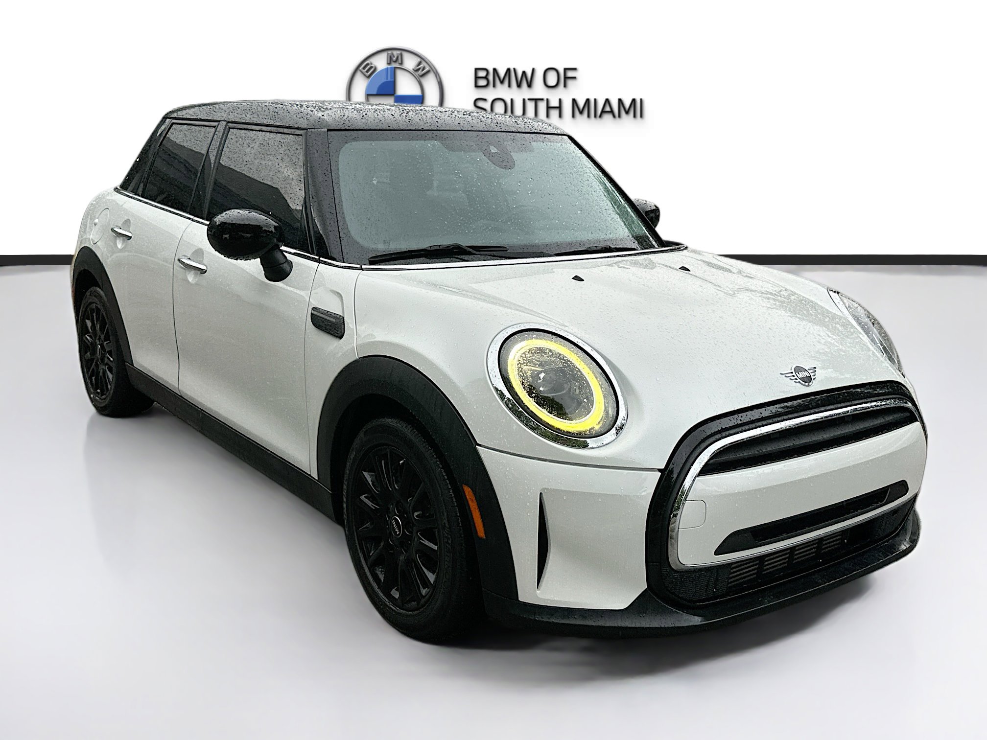 Used 2023 MINI Cooper 4-Door Hardtop FWD image 1