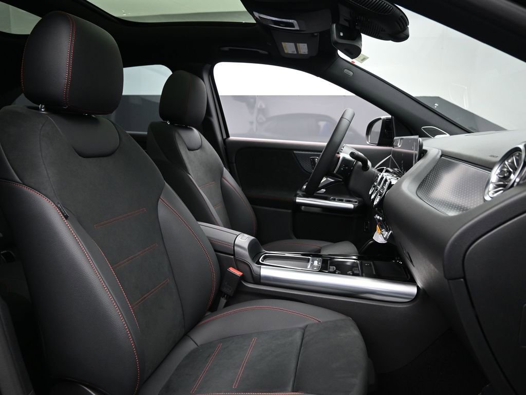 New 2025 Mercedes-Benz GLA 250 4MATIC image 30