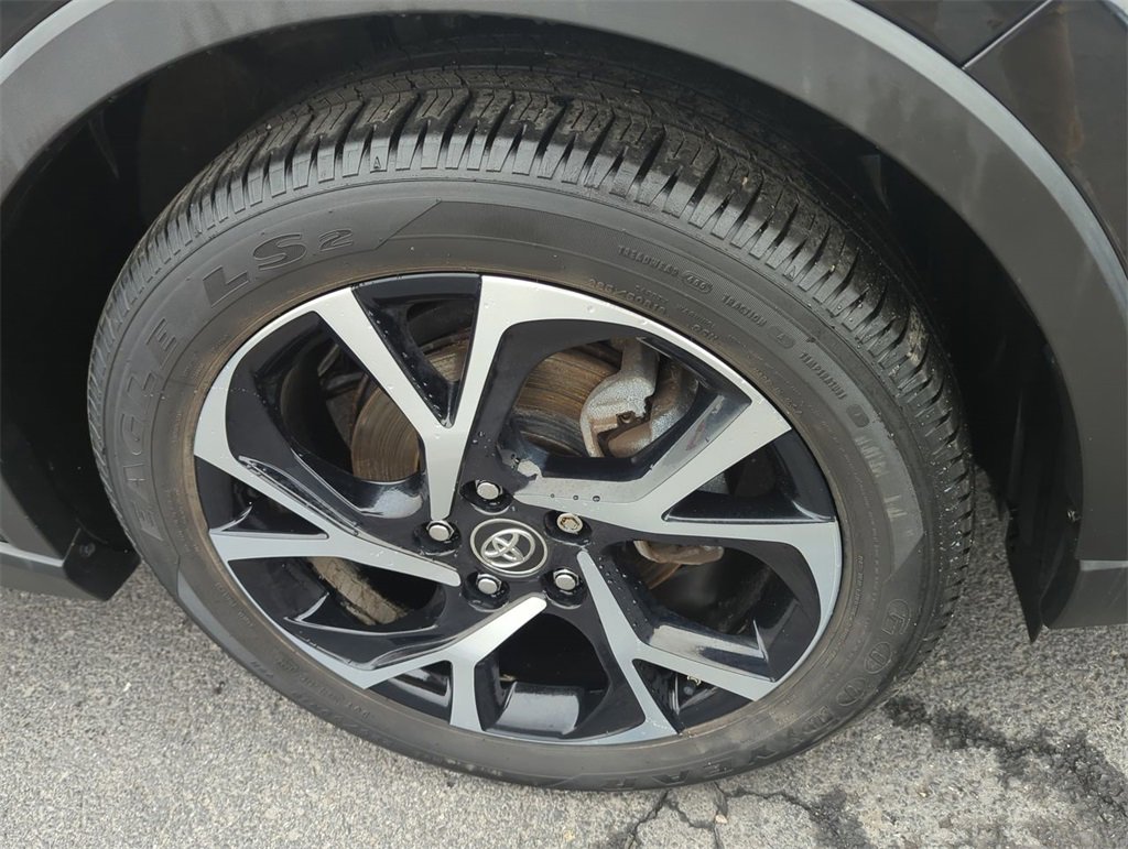 Used 2018 Toyota C-HR XLE image 10