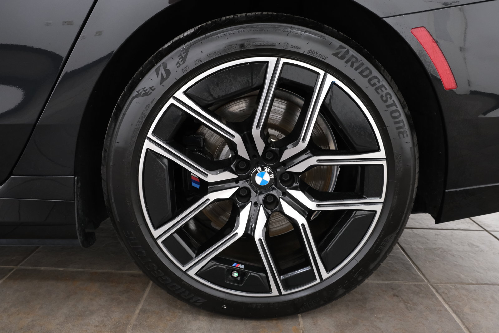 Used 2023 BMW i7 xDrive60 AWD/4WD image 39