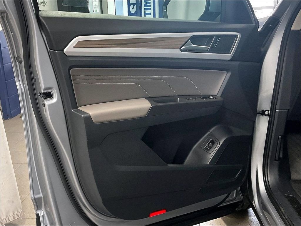 Used 2023 Volkswagen Atlas SEL AWD/4WD image 9