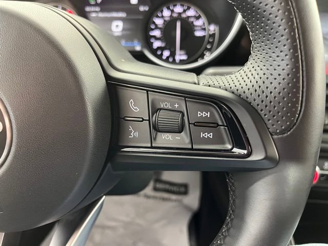Used 2022 Alfa Romeo Giulia Ti w/ Active Assist Plus Package AWD/4WD image 18