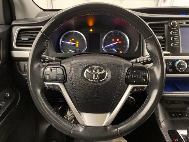 Used 2019 Toyota Highlander SE image 18