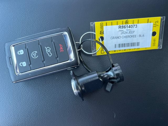 Used 2024 Jeep Grand Cherokee L Altitude AWD/4WD image 44