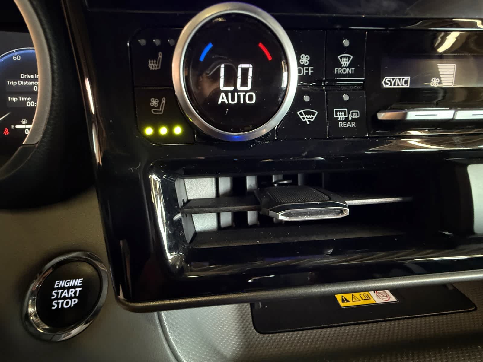 Used 2023 Toyota Highlander Limited FWD image 16