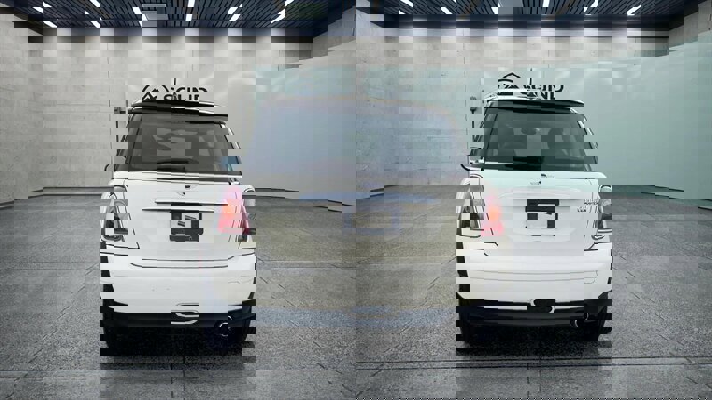 Used 2010 MINI Cooper Hardtop image 4