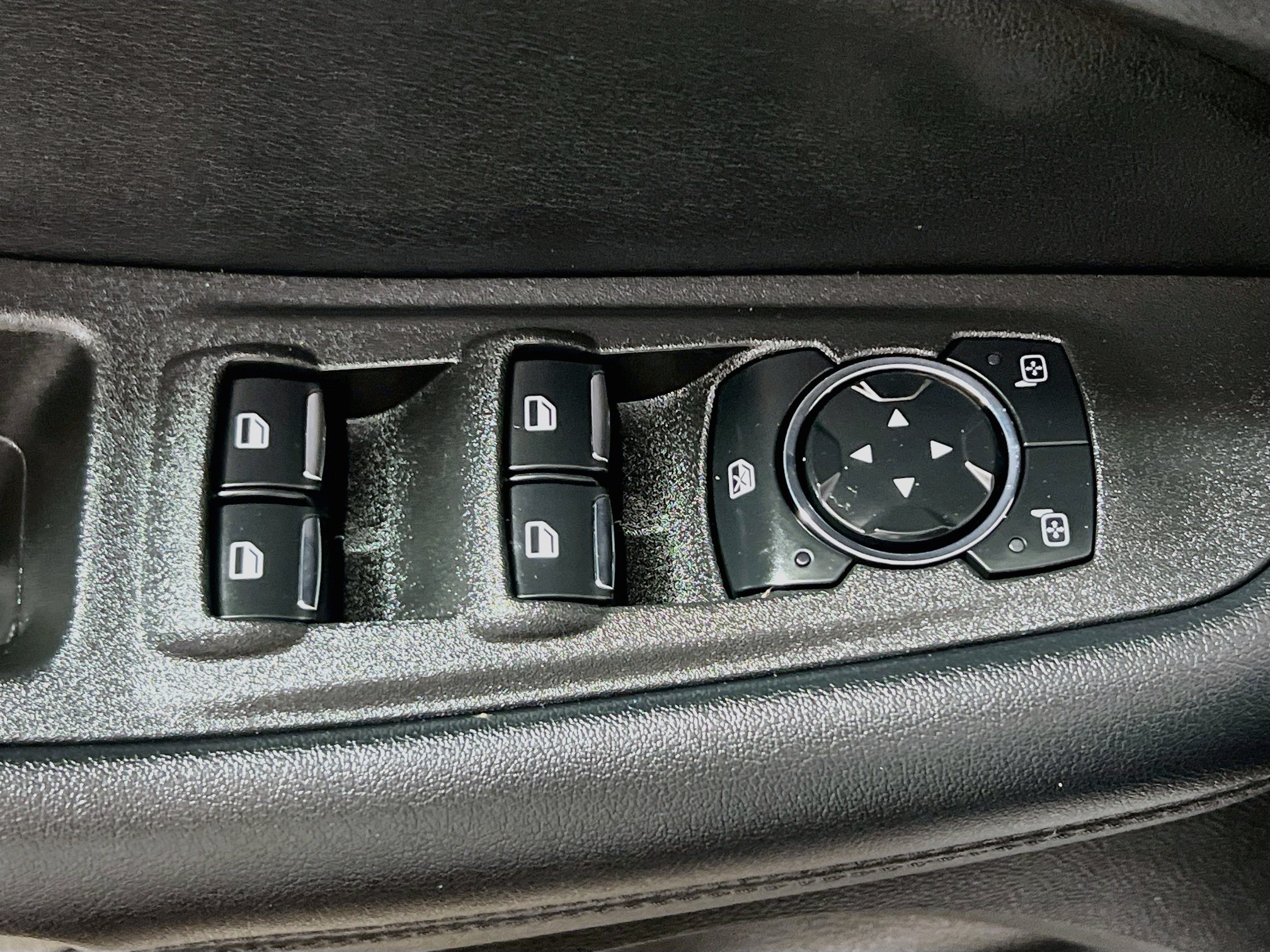 Used 2024 Ford Edge SEL AWD/4WD image 16