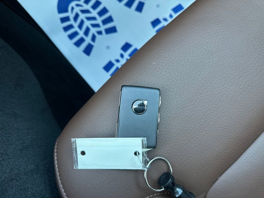 Used 2024 Volvo XC60 B5 Plus w/ Protection Package Premier image 29