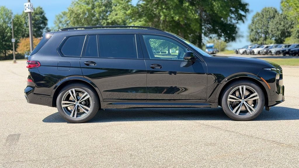 New 2027 BMW X7 xDrive40i w/ M Sport Package AWD/4WD image 9