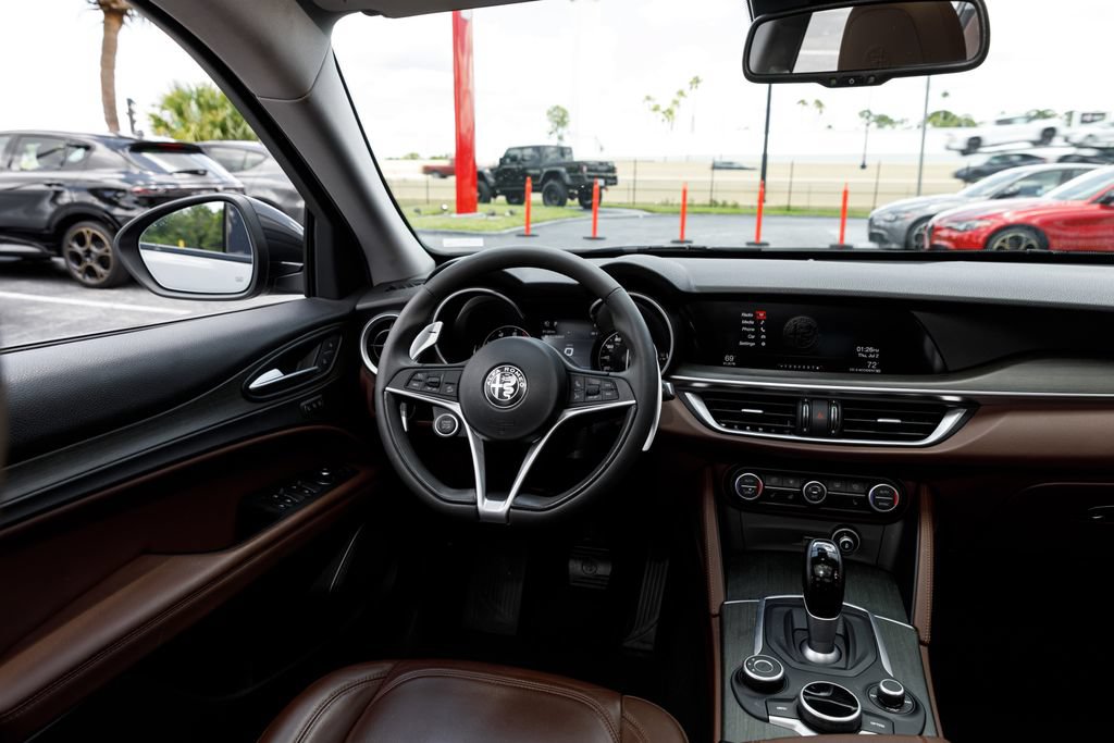 Used 2019 Alfa Romeo Stelvio Ti w/ TI Performance Package AWD/4WD image 17