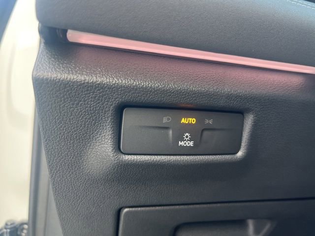 New 2026 Volkswagen Tiguan SE R-Line image 8