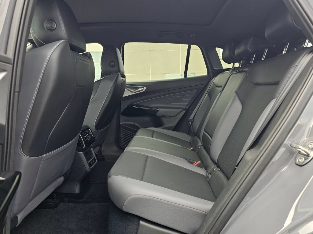 Used 2023 Volkswagen ID.4 Pro S AWD/4WD image 12