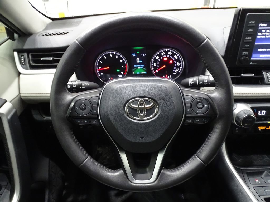 Used 2021 Toyota RAV4 XLE Premium image 22