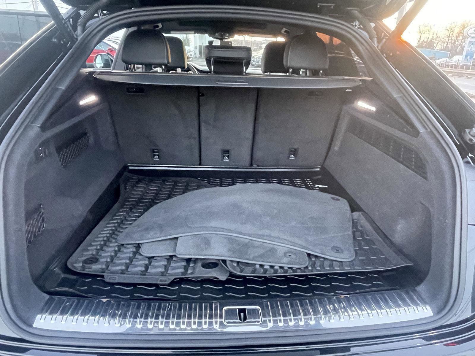 Used 2025 Audi Q8 Prestige w/ Prestige Package image 17