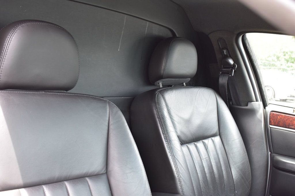 Used 2007 Lincoln Town Car Executive RWD image 15