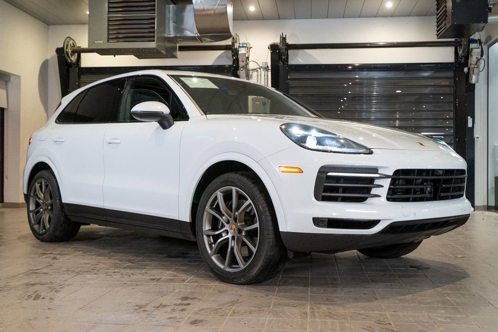 Certified 2023 Porsche Cayenne Platinum Edition image 7