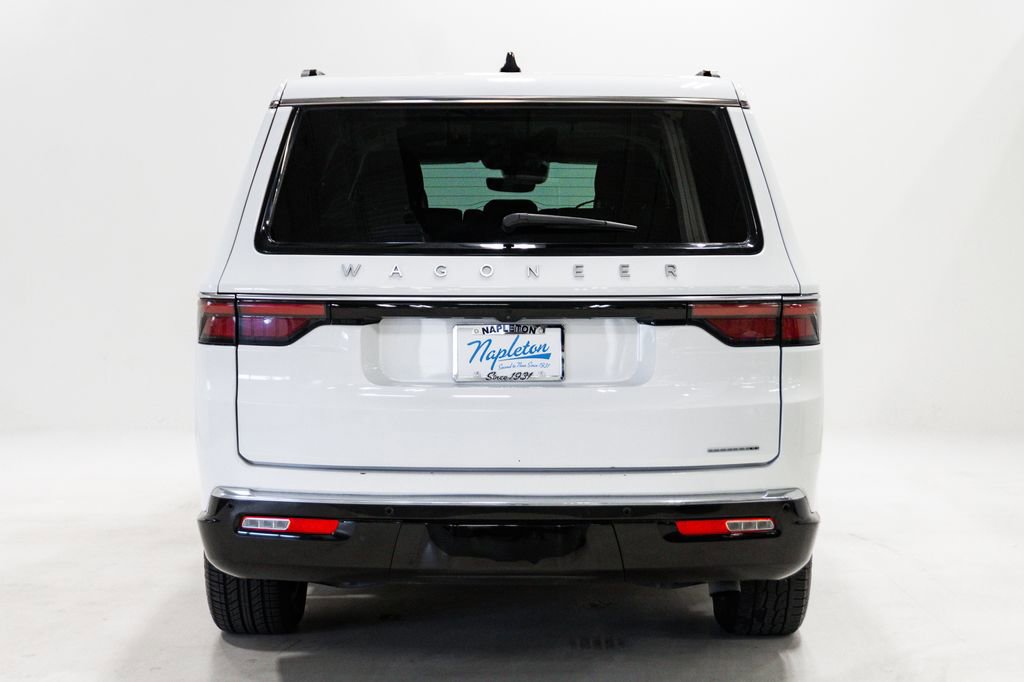 Certified 2024 Jeep Wagoneer L Series II w/ Flexible Seating Group AWD/4WD image 32