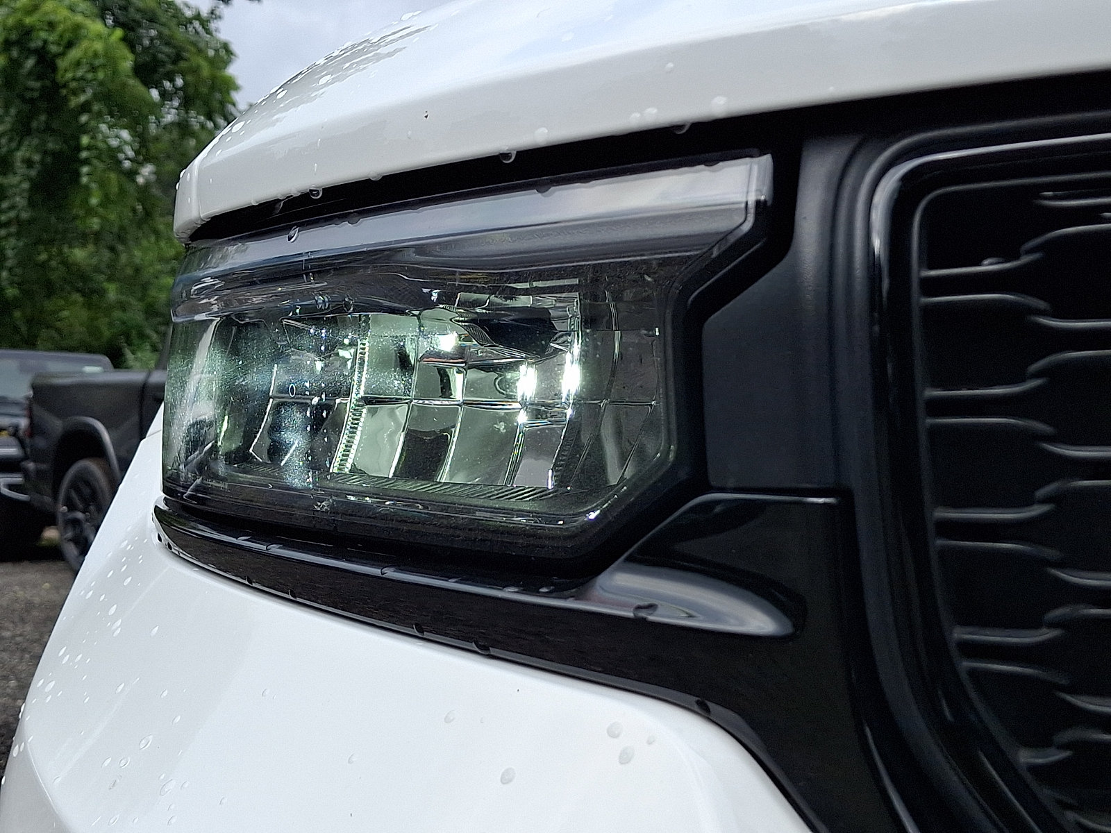 Used 2025 Jeep Grand Cherokee Limited w/ Luxury Tech Group II AWD/4WD image 9