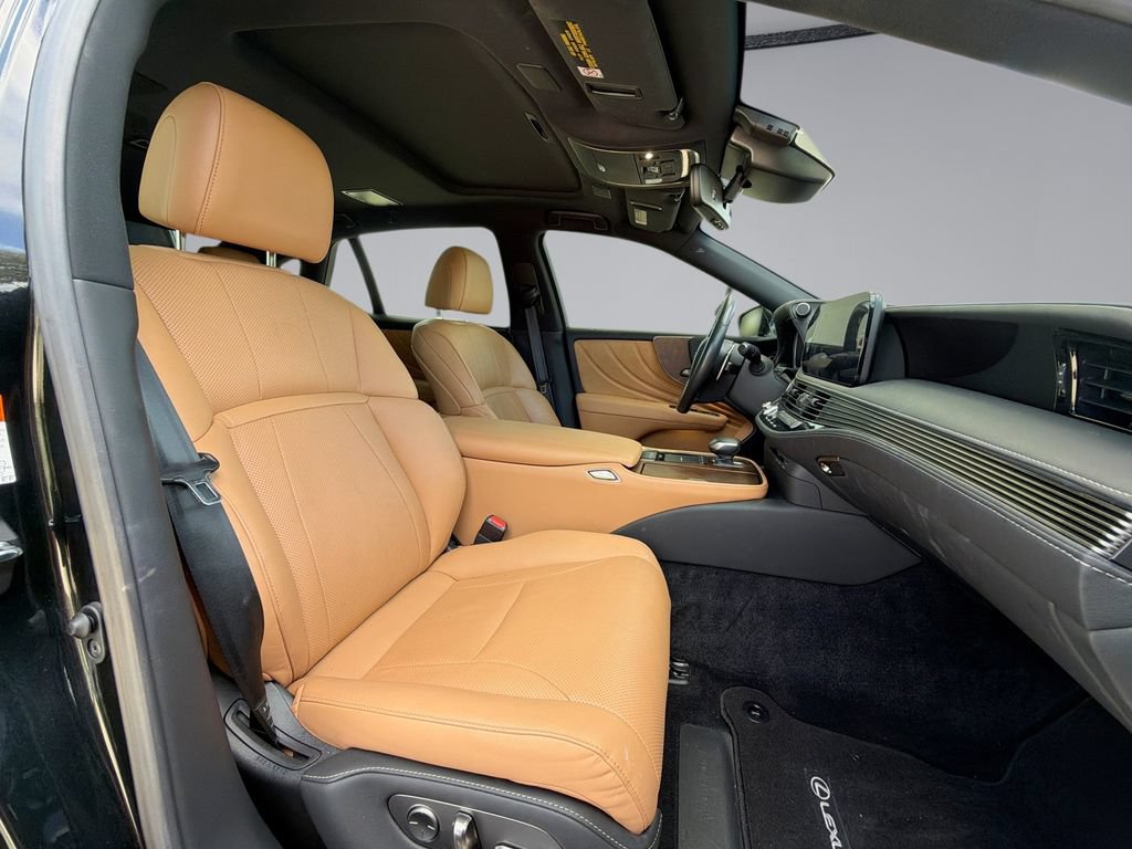 Certified 2022 Lexus LS 500 w/ Accessory Package (Z1) RWD image 16
