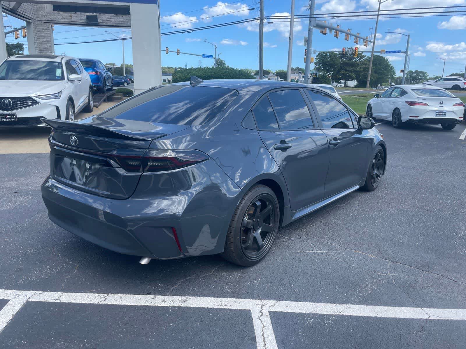 Used 2025 Toyota Corolla LE FWD image 5