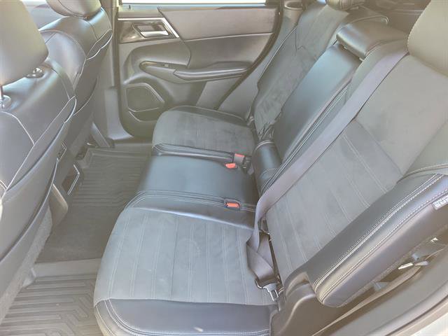 Used 2024 Mitsubishi Outlander SE FWD image 7