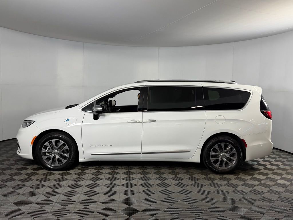 Used 2023 Chrysler Pacifica Pinnacle image 11