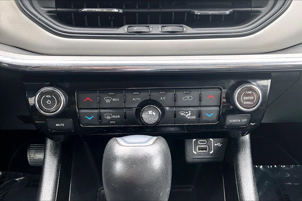 Used 2022 Jeep Compass Limited image 31