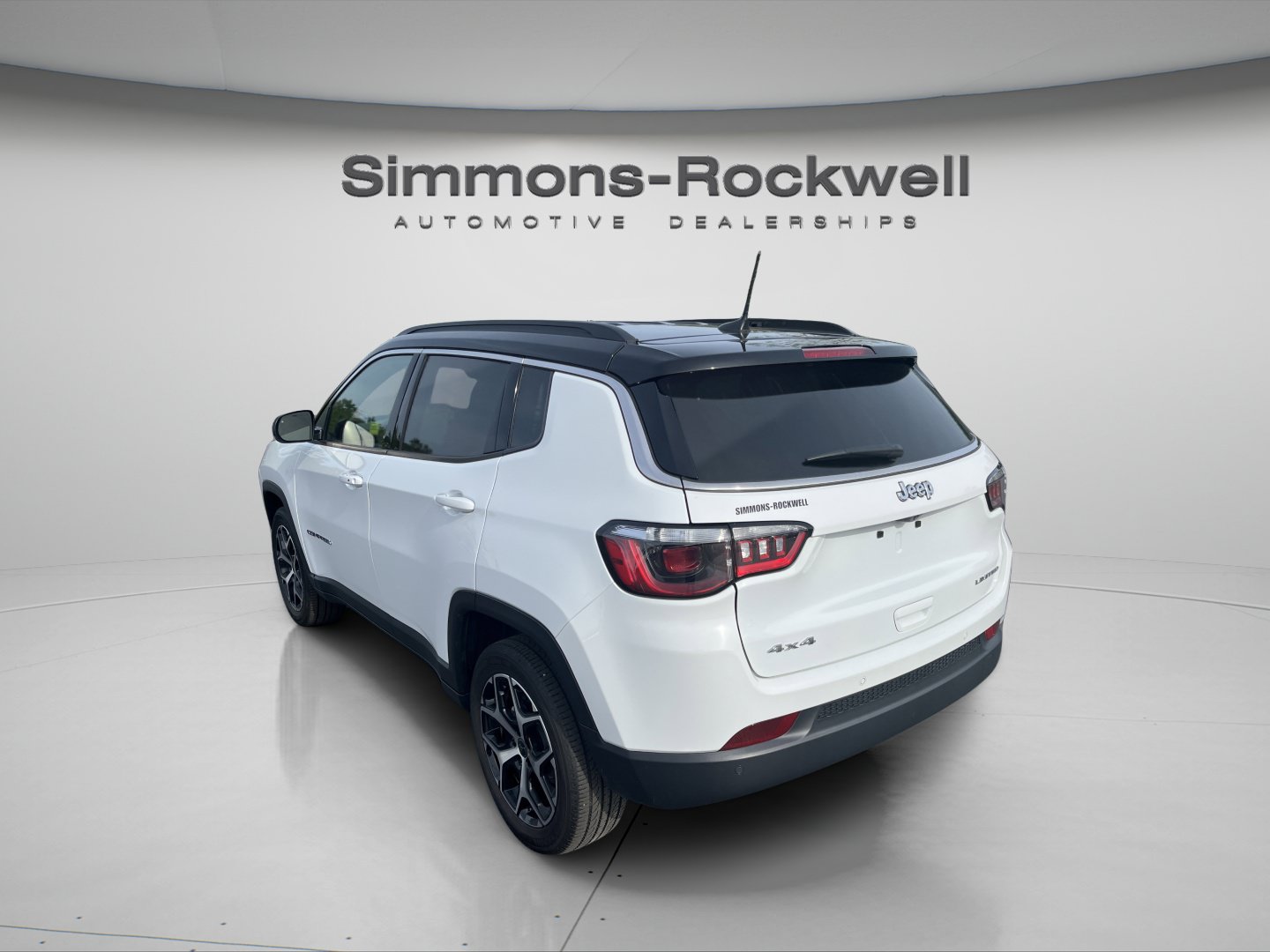 Used 2025 Jeep Compass Limited AWD/4WD image 3